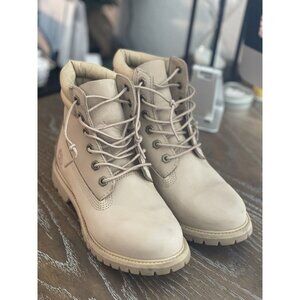 Timberlands Womens Tan boots Size 7 or Mens size 5.5